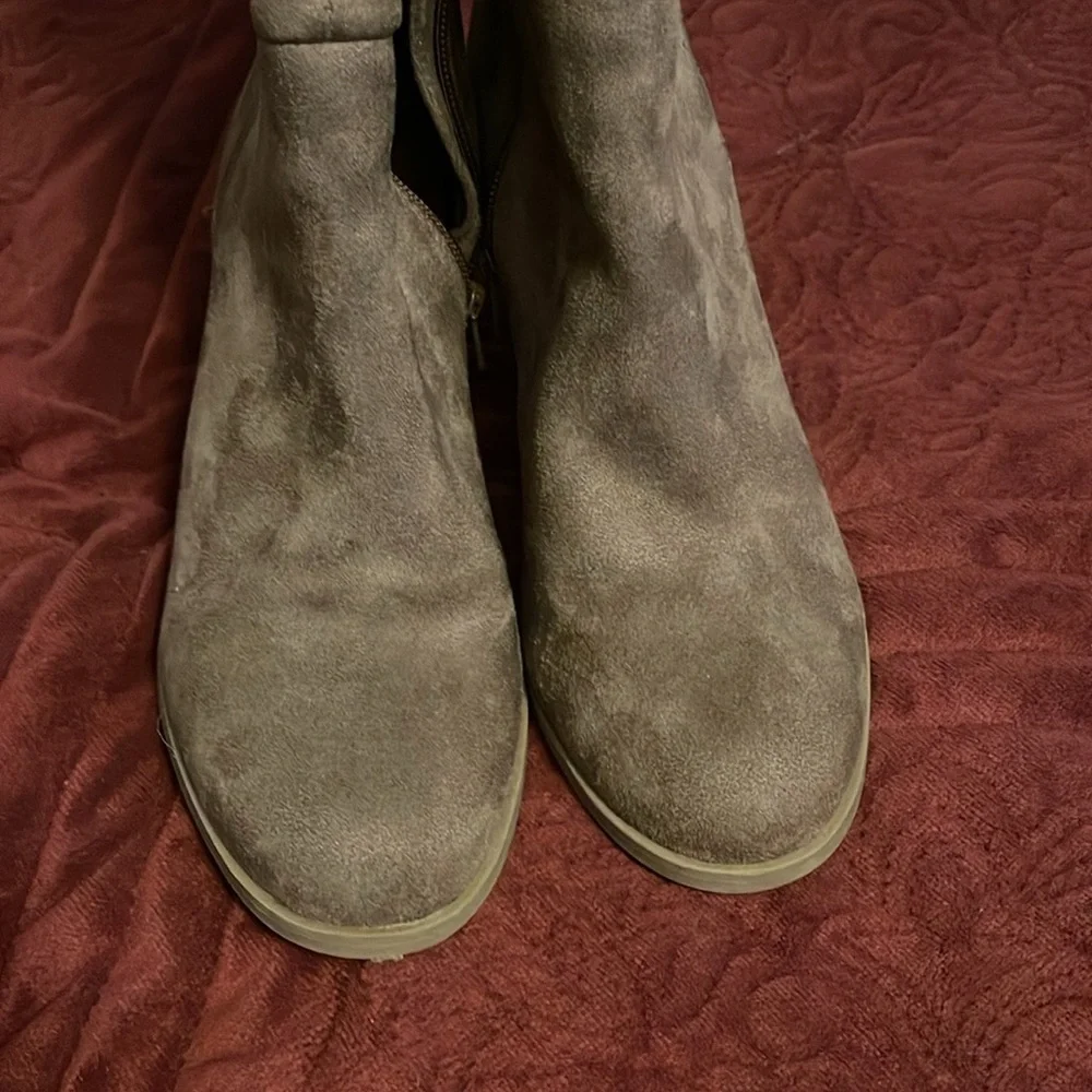 REPORT over the knee boots 3”heels suede feel women’s size 9 Taupe color walking